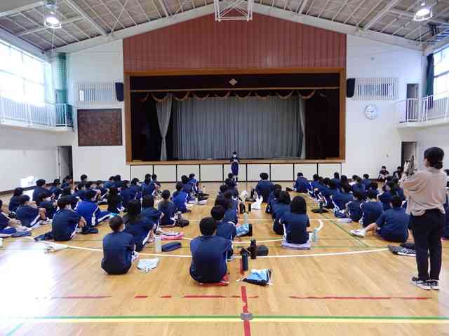 7月18日学年集会２.jpg