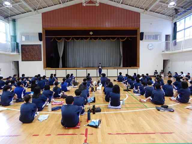 7月18日学年集会３.jpg