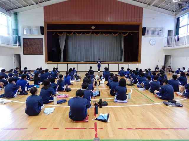 7月18日学年集会４.jpg