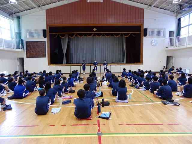 7月18日学年集会９.jpg